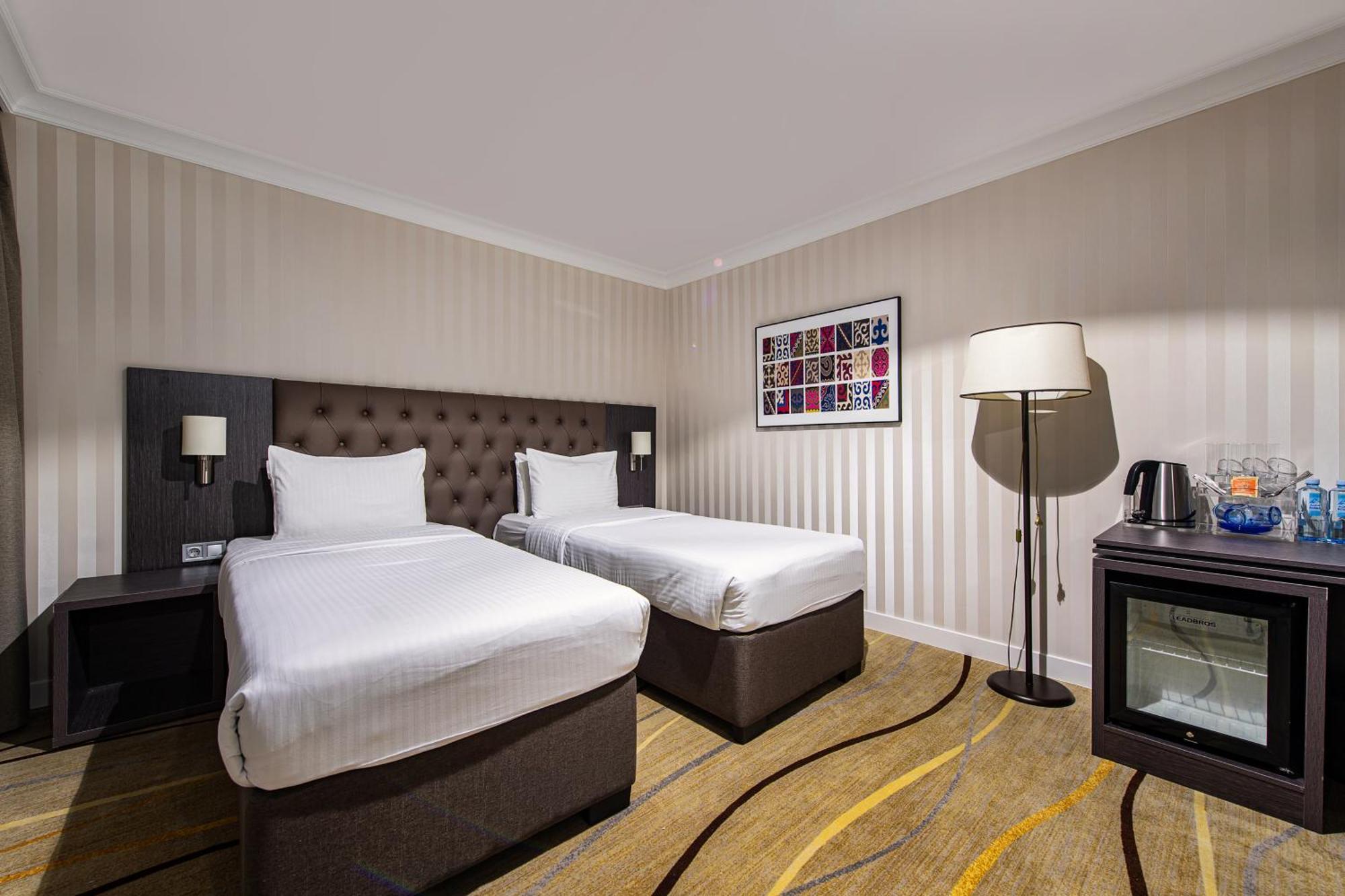 Shymkent Grand Hotel Exterior photo