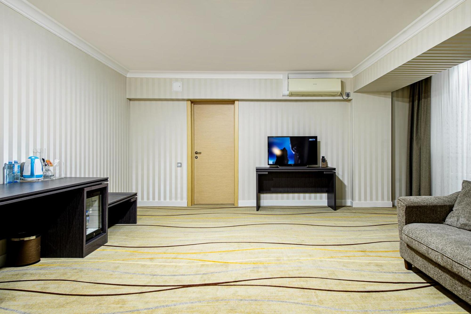 Shymkent Grand Hotel Exterior photo